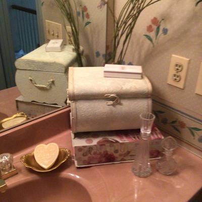 740 Ladies Powder Room Decor Lot