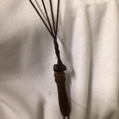 722 Antique Primitive Rug Beaters