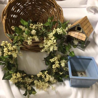 721 Birdhouse, Planter & Wreath