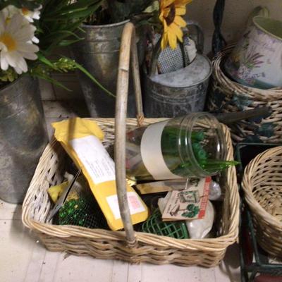 685 Floral Supply Lot