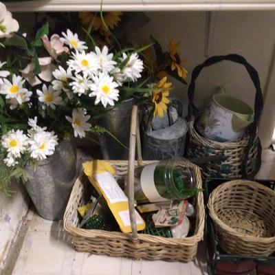 685 Floral Supply Lot