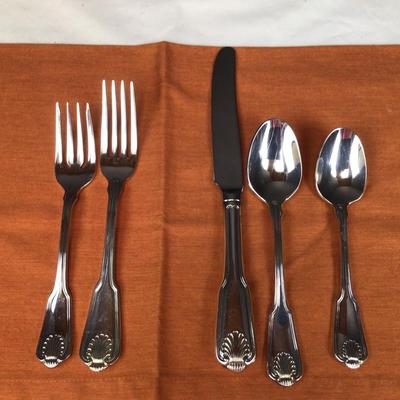 672 Towle London Shell 40pc. Flatware Set