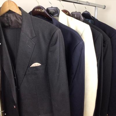 203 Menâ€™s Suit Lot 42/44R Neiman Marcus