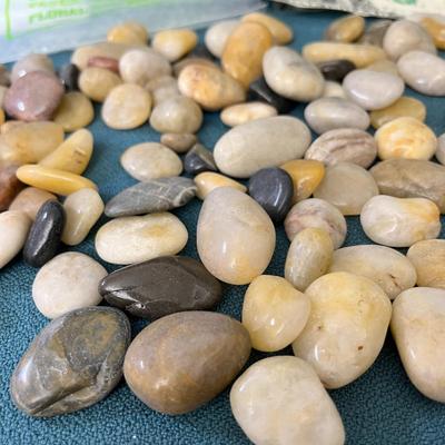 DECORATIVE POLISHED ROCKS NEW FROM BAG
