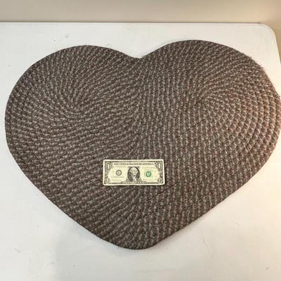 BRAIDED ENTRY MAT HEART SHAPED