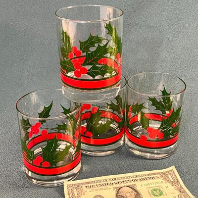 SET OF 4 CHRISTMAS MISTLETOE GLASS TUMBLERS