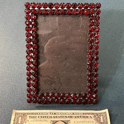 DARK RUBY RED GLASS PRONG SET STONES PICTURE FRAME