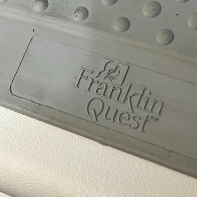 FRANKLIN QUEST 6-HOLE PUNCHER