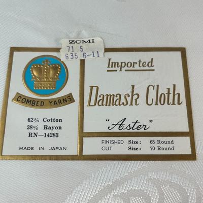 FAB NEW DAMASK TABLE CLOTH IN ORIGINAL ZCMI PACKAGE