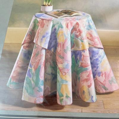 ROUND & TOPPER ACCENT TABLE CLOTH SET