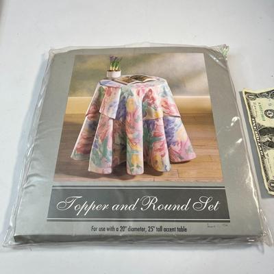ROUND & TOPPER ACCENT TABLE CLOTH SET