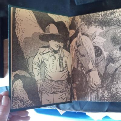 VARIETY OF BOOKS INCLUDING ROY ROGERS