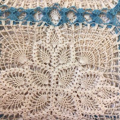 140 Vintage Crochet Tablecloth & Matching Doilies