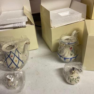 Lenox Tea Pots Extra Fine China With Shelf
