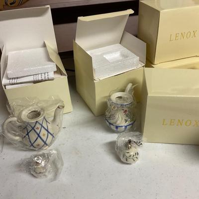 Lenox Tea Pots Extra Fine China With Shelf