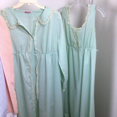 074 Vintage Robes & Night Gown Lot