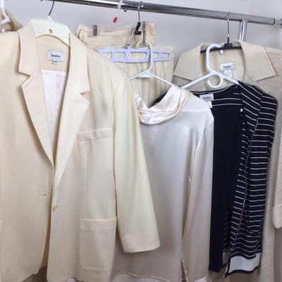 064 Neiman Marcus Ladies Clothing Lot