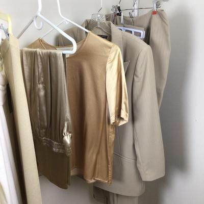 079 White & Gold Ladies Lot