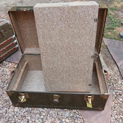 VINTAGE TRUNK WITH LIFT OUT STORAGE COMPARTMENT