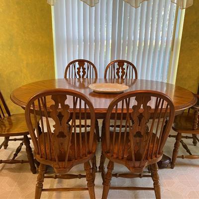 Solid oak table with one leaf and six chairs