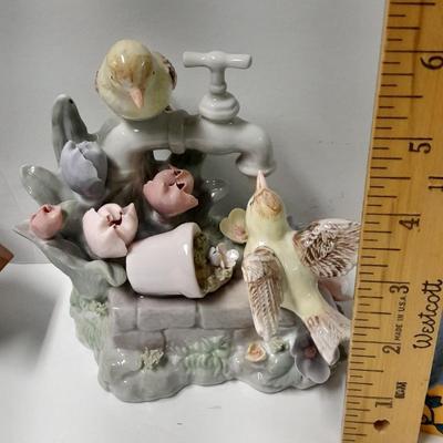 Music boxes and Bird houses Clock bird house, porcelain Garden birds