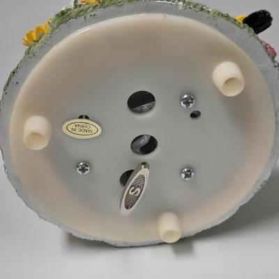 Music boxes and Bird houses Clock bird house, porcelain Garden birds