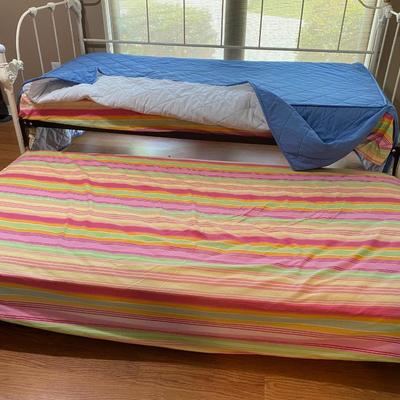 Vintage wrought iron daybed with trundle