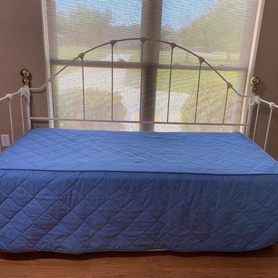 Vintage wrought iron daybed with trundle