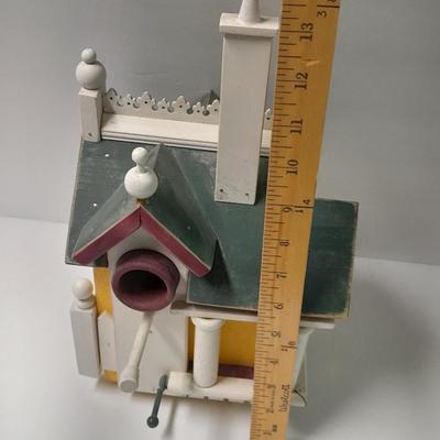 Birdhouse with small bird