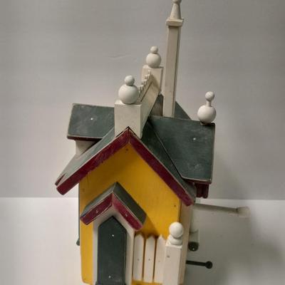 Birdhouse with small bird