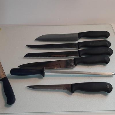 J.A. Henckel's International Fine edge Comfort Knife set in Knife block with large glass cutting board