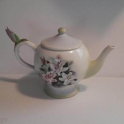 Music box Tea pot teacups with saucers and a tea diffuser