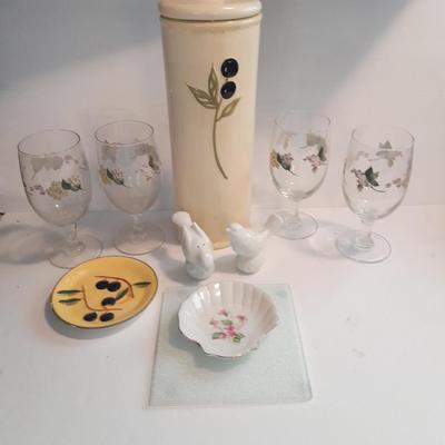 Kitchenware - Ceramic pasta canister, 4 wine glasses with grapes, bird salt & pepper shakers and more