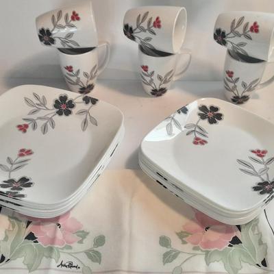 Corelle Vitrelle Dish set for six with Andre Richard Co linen napkins.