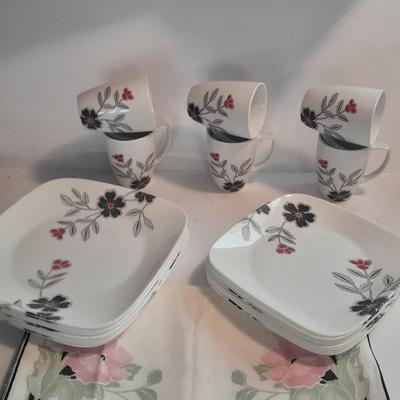 Corelle Vitrelle Dish set for six with Andre Richard Co linen napkins.