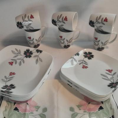 Corelle Vitrelle Dish set for six with Andre Richard Co linen napkins.