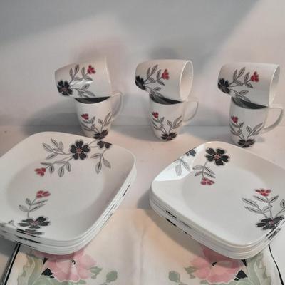 Corelle Vitrelle Dish set for six with Andre Richard Co linen napkins.