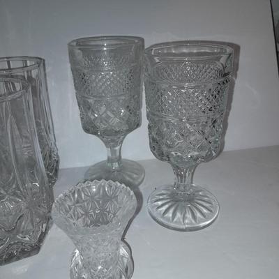 Set of 4 drinking glasses with 4 wine glasses