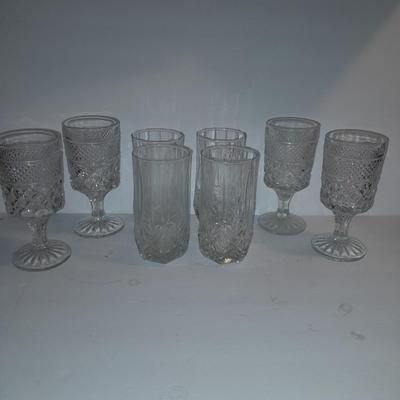 Set of 4 drinking glasses with 4 wine glasses