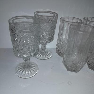 Set of 4 drinking glasses with 4 wine glasses