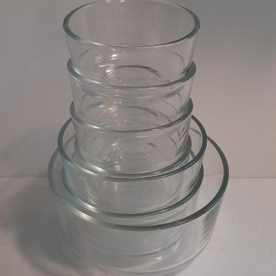 Seven Glass Pyrex bowls