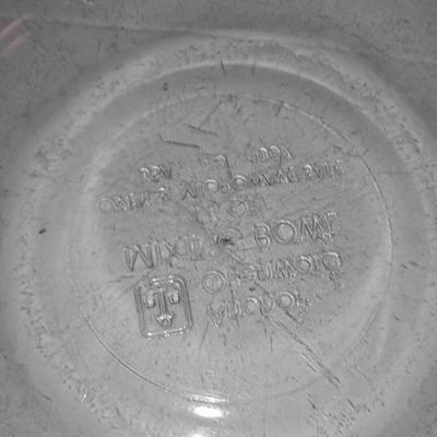 Hamiton beach Multi speed hand mixer and two glass mixing bowls