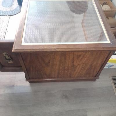 Square end table with glass top and woven / wicker design. Lots of storage! (1)