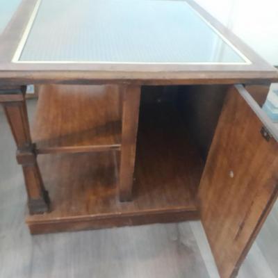 Square end table with glass top and woven / wicker design. Lots of storage! (1)