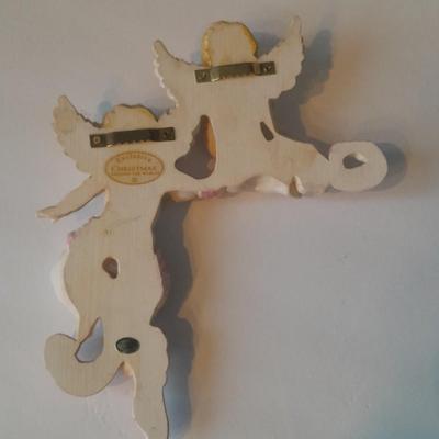 Wall hanging Corinthians 13:4-7 Love is Patient, Love is Kind with Christmas around the world Angels