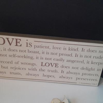 Wall hanging Corinthians 13:4-7 Love is Patient, Love is Kind with Christmas around the world Angels