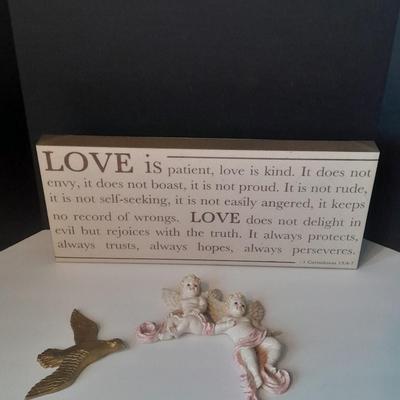 Wall hanging Corinthians 13:4-7 Love is Patient, Love is Kind with Christmas around the world Angels