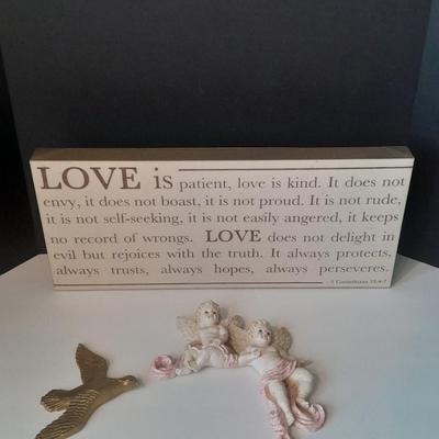 Wall hanging Corinthians 13:4-7 Love is Patient, Love is Kind with Christmas around the world Angels