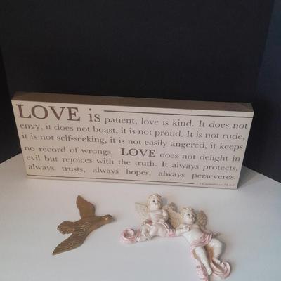 Wall hanging Corinthians 13:4-7 Love is Patient, Love is Kind with Christmas around the world Angels