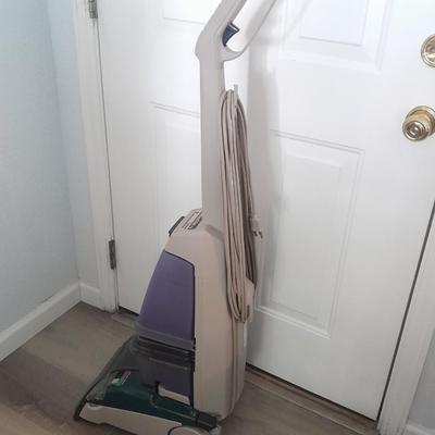 Hoover Steam Vac Deluxe / Carpet and Upholstery cleaner with attachments